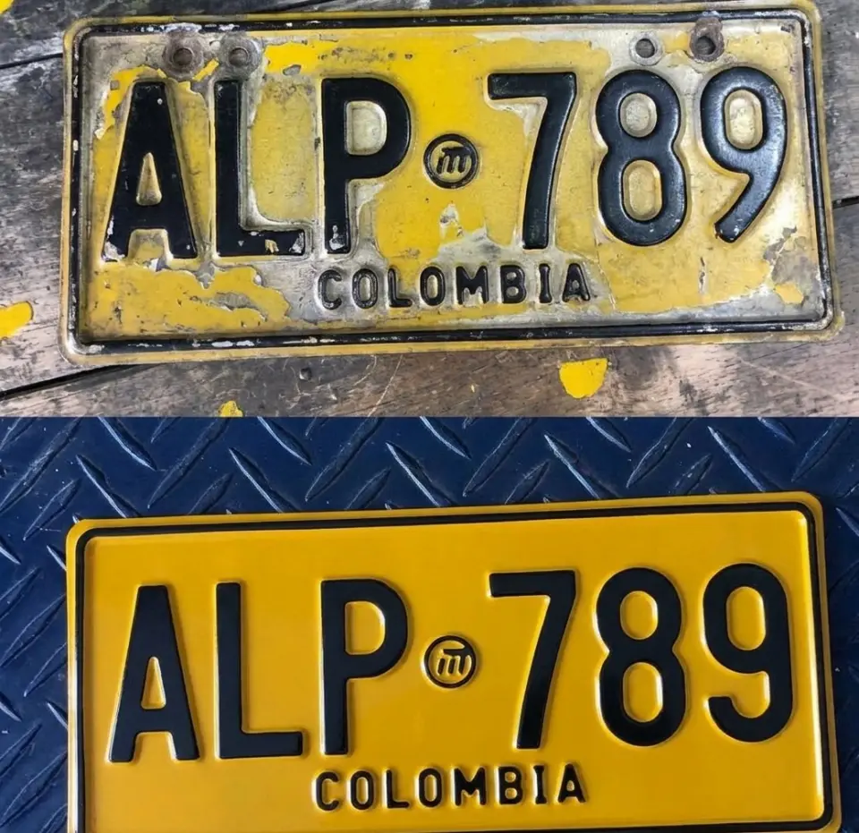 Comparación de una placa vehicular antes y después de la restauración